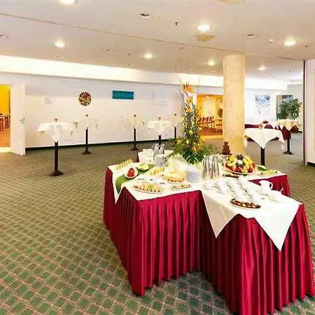 머큐어 템펠호프 호텔 4*